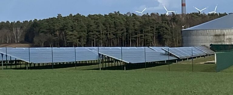 Darf / sollte Freiflächen-PV auf landwirtschaftliche Flächen?